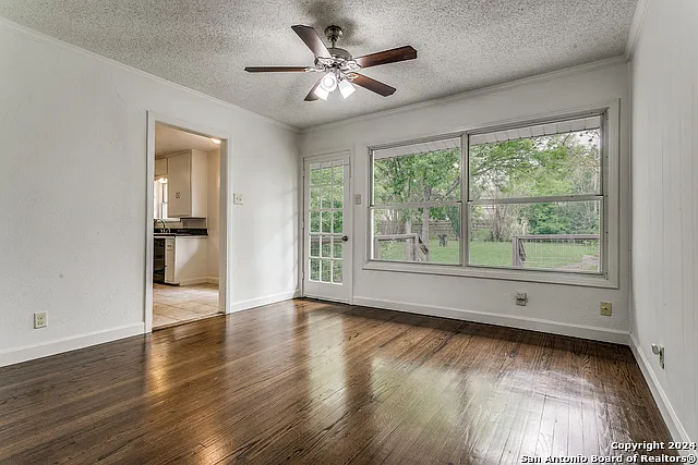 3 bed, 2.0 bath, 1560 sqft, $2,100 — Photo 4
