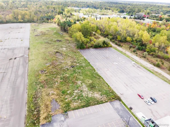 4405 W Pierson Rd, Flint, MI 48504