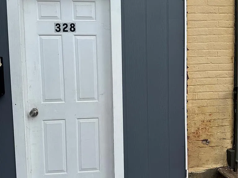 328 W Broad St — Photo 1