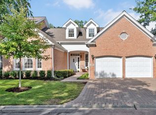 27 Old Mill Ct, Burr Ridge, IL 60527