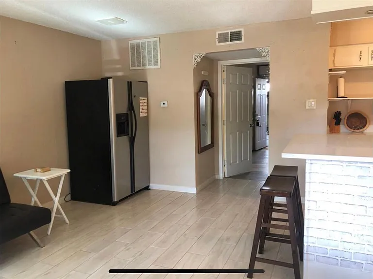 216 W G St — Photo 4