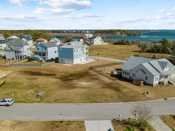 1302 Fathom Way #L17, Morehead City, NC 28557