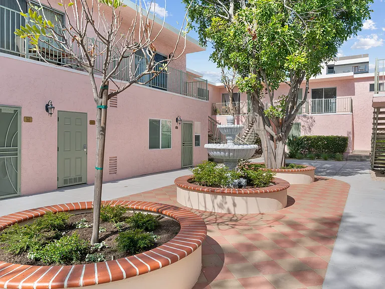 Valeria Apartments — Photo 13