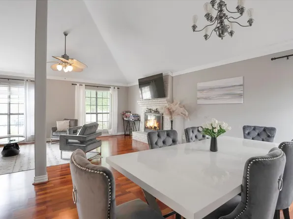 301 Sandhill Dr, Universal City, TX 78148