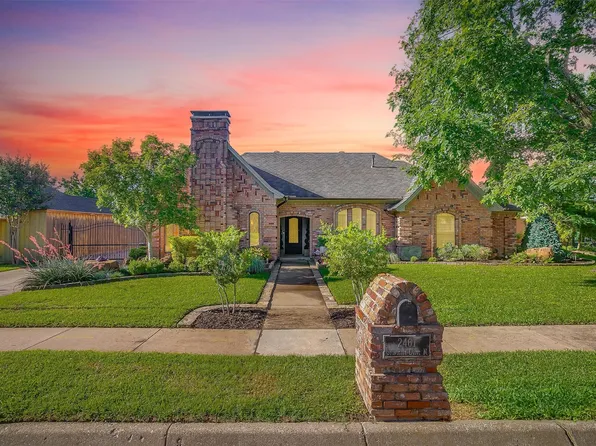 2461 Stonegate Dr N, Bedford, TX 76021