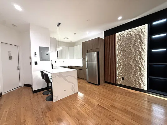 Living room, photo 2