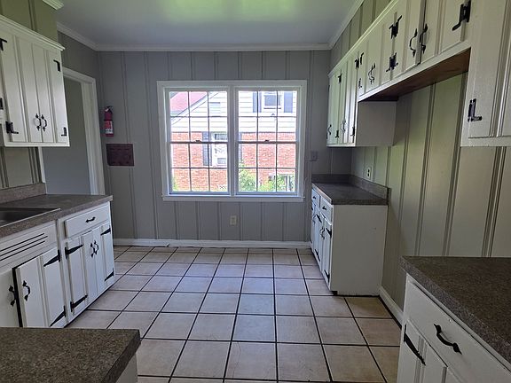 3rd image of 1393 Ridgewood Park Rd