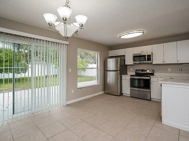 1070 Bridlewood Way — Photo 6