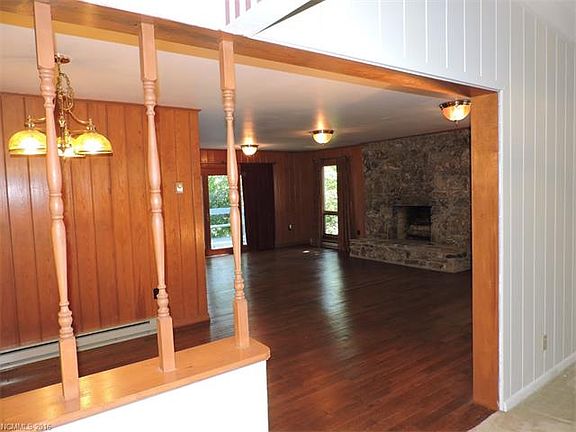 5th image of 218 Woodside Cir