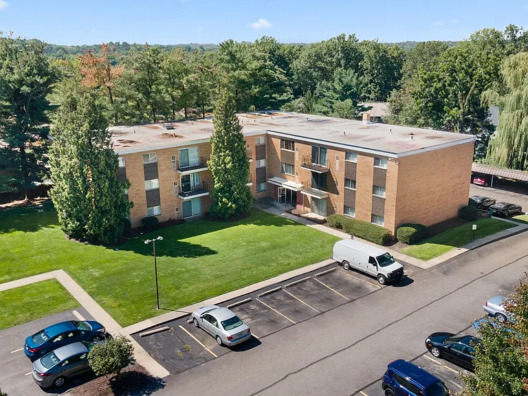 The Hillcrest Apartments — Photo 13