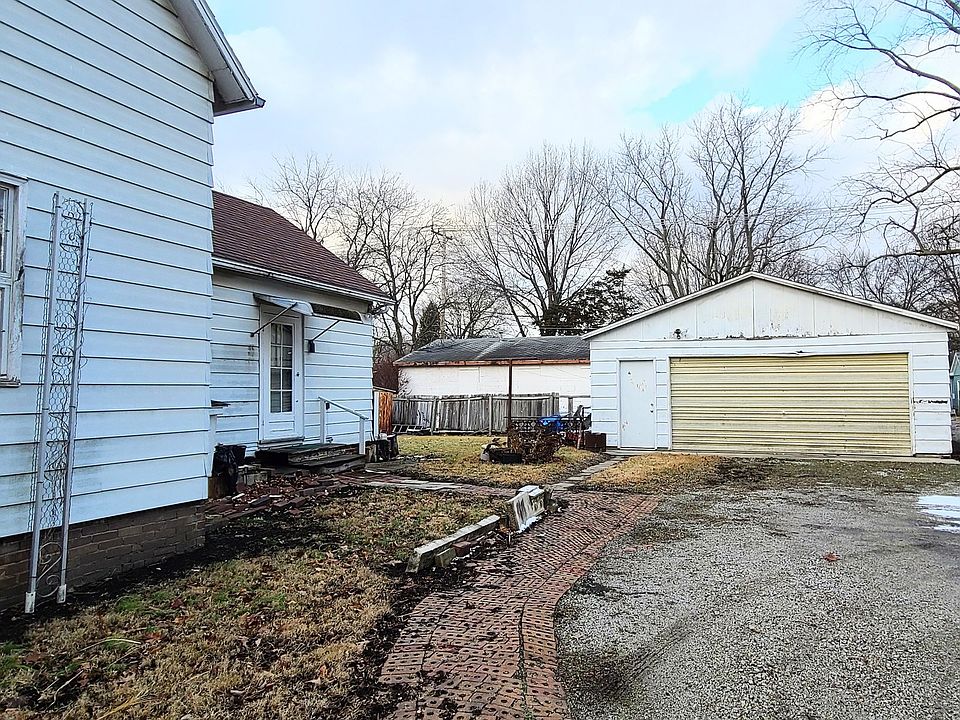 2nd image of 412 W Columbia Ave