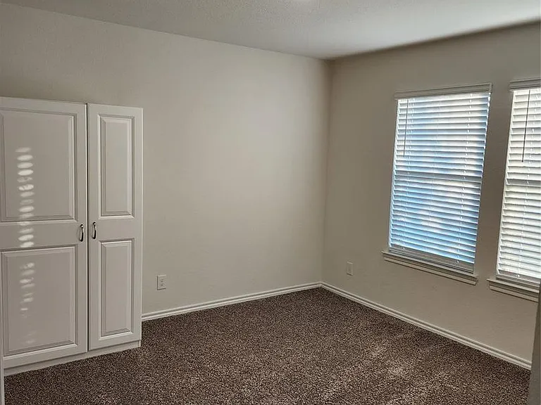 100 Stovall Ln — Photo 8