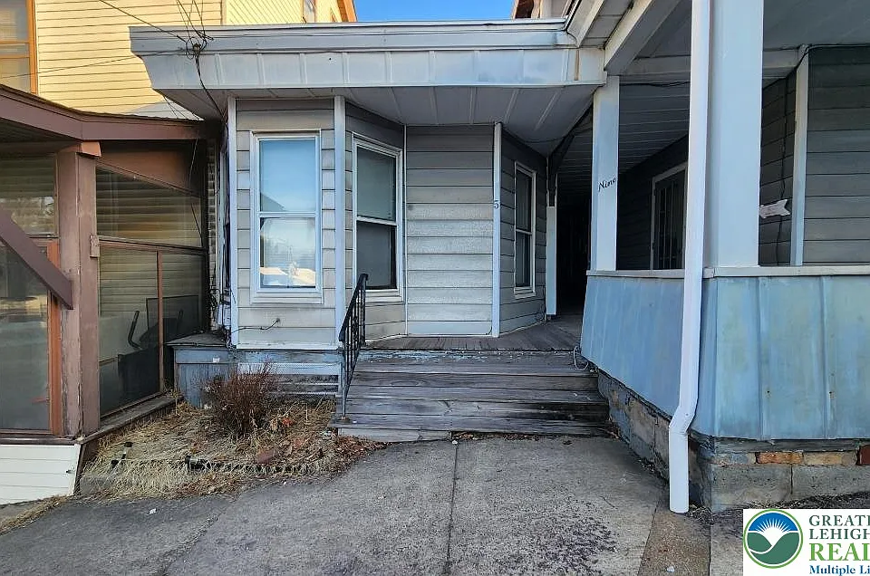 5 E Main St #5