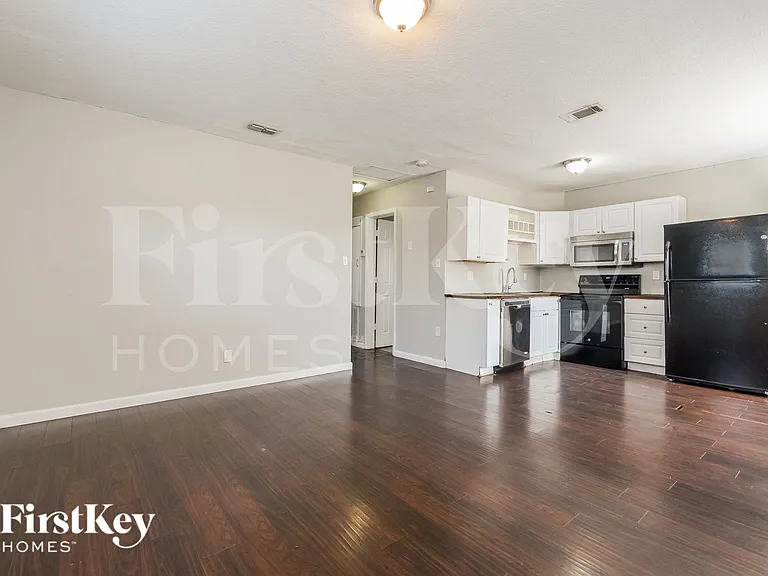 7706 Aviano Ave — Photo 5