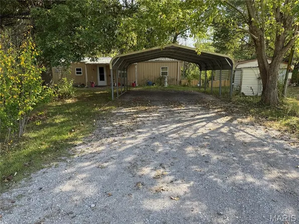 3554 Russell Dr, Red Bud, IL 62278