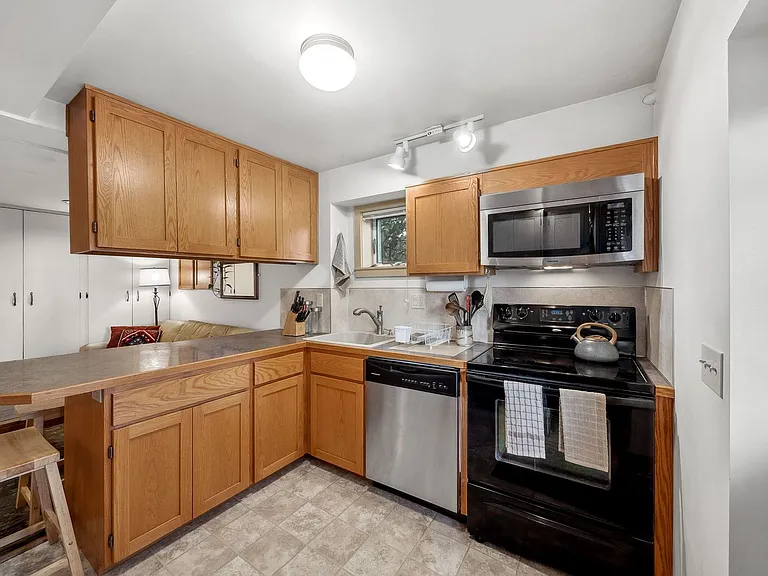 17600 Sylvester Rd SW #A — Photo 5