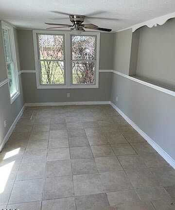 4th image of 102 Oxford Dr