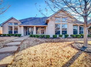 10194 Sunridge Dr, Benbrook, TX 76126