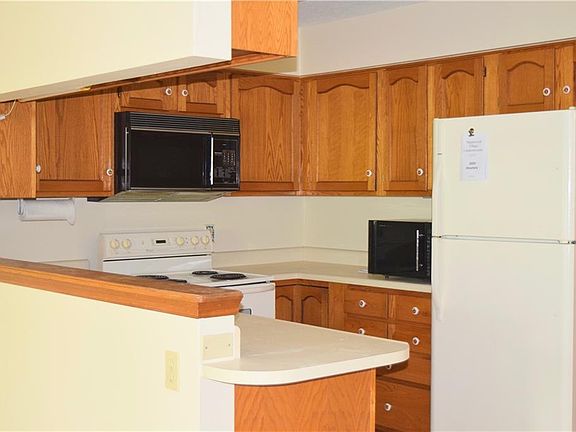3rd image of 411 SE Delaware Ave Unit 305