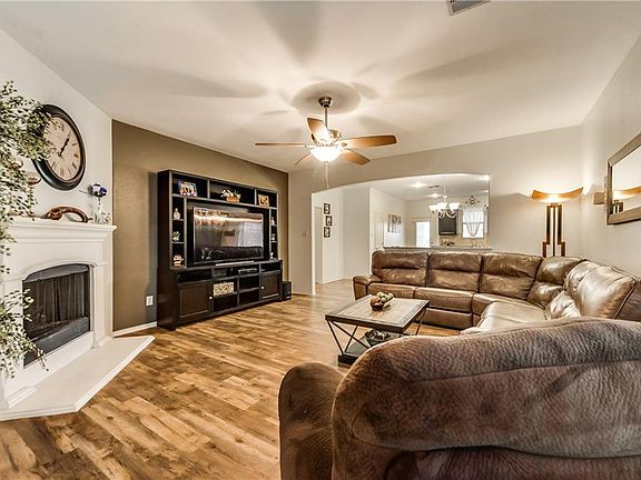 4th image of 2405 Cedarwood Dr