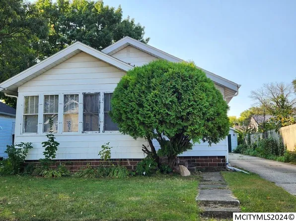 33 21st St SE, Mason City, IA 50401