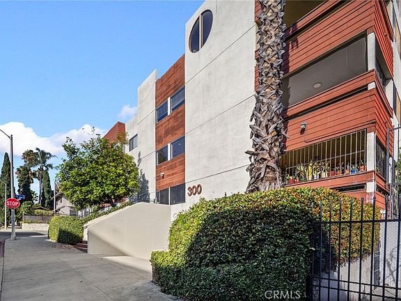 4th image of 300 S Reno St APT 303