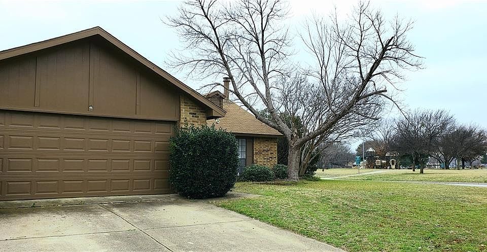 2nd image of 4700 Scots Briar Ln