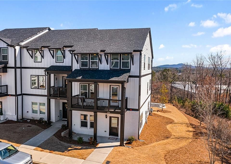 1st image of 800 Mackay Crk