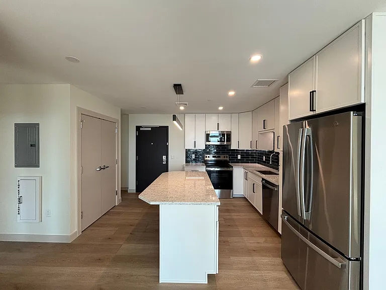 Bank Street Apartments at Burlington Square — Photo 26