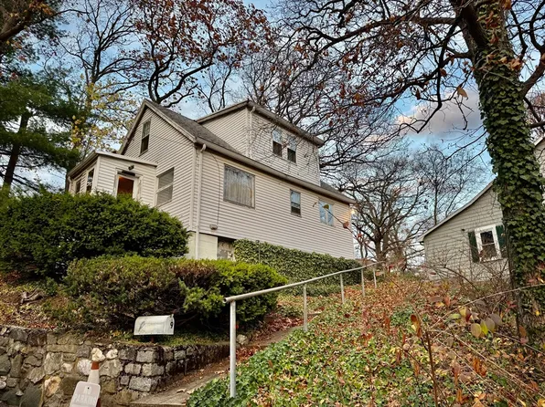 9 Ledge St, Melrose, MA 02176