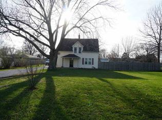 309 N 3rd St, Hills, IA 52235
