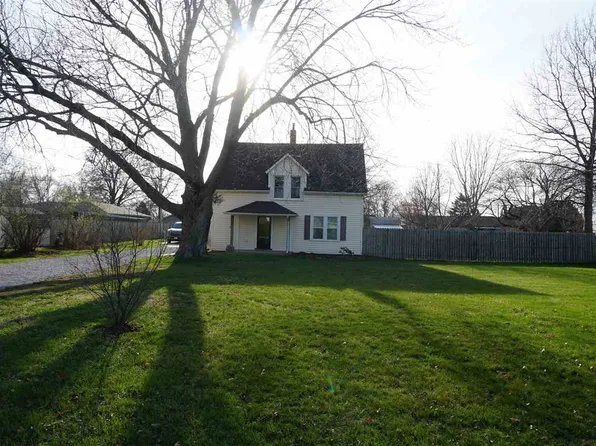 309 N 3rd St, Hills, IA 52235