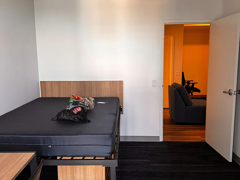 253 College St — Photo 4
