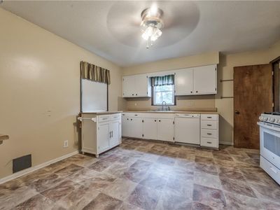 1416 Kiowa St, Leavenworth, KS, 66048