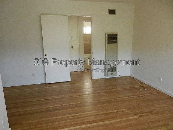 2nd image of 1702 W Victory Blvd