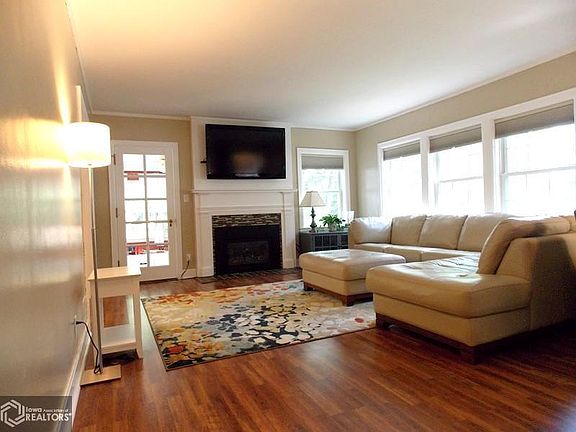 3rd image of 722 1st St NW