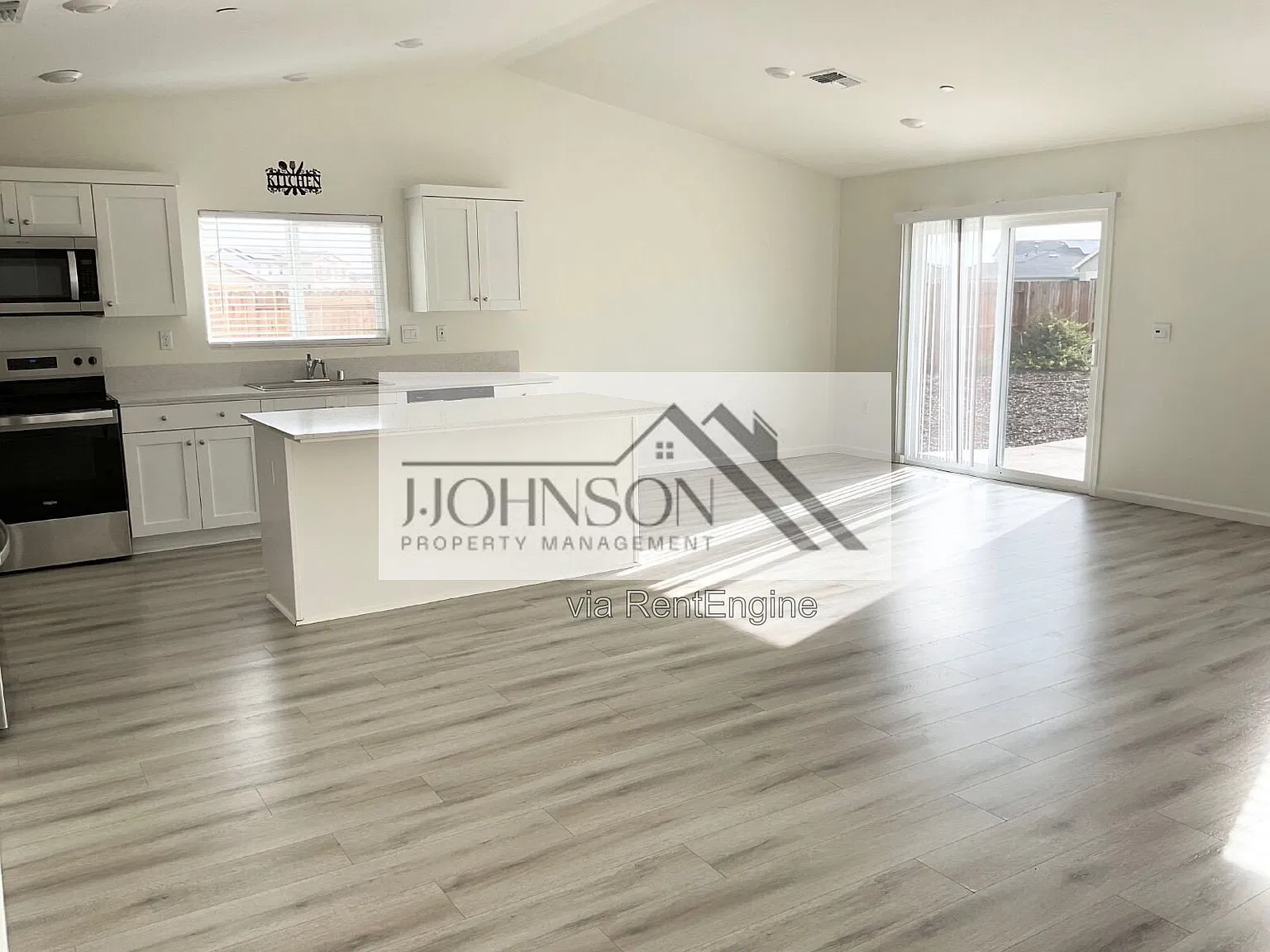 5 bed, 3.0 bath, 2537 sqft, $3,200 — Photo 3