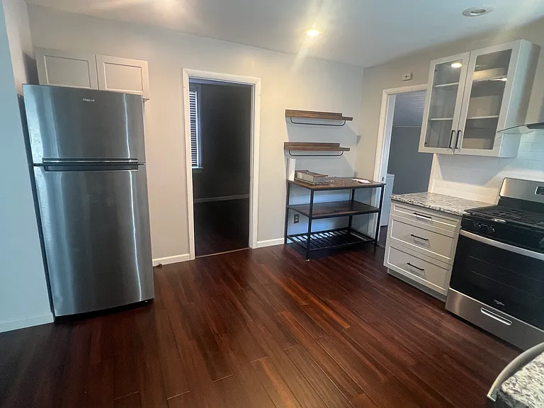 1871 W 48th St #1 — Photo 11