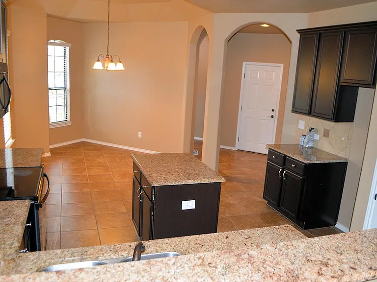 3943 Grissom Grv — Photo 9