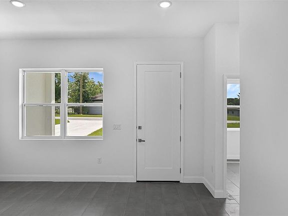 4th image of 20563 SW Rainbow Lakes Blvd