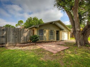 413 Clover Ln, Garland, TX