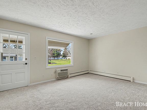 5th image of 647 Blue Ash Dr SE
