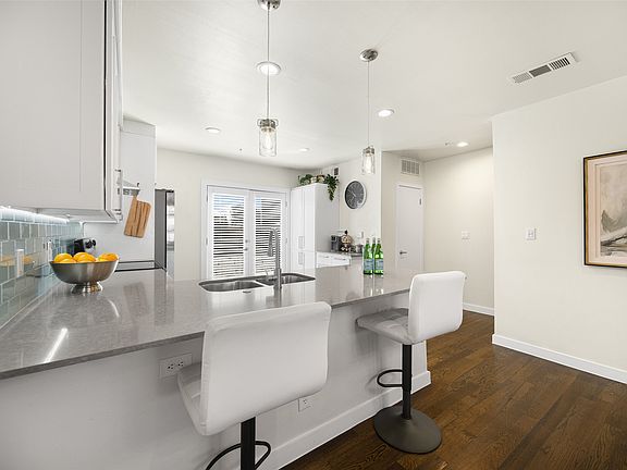 4th image of 3922 Gilbert Ave APT 214