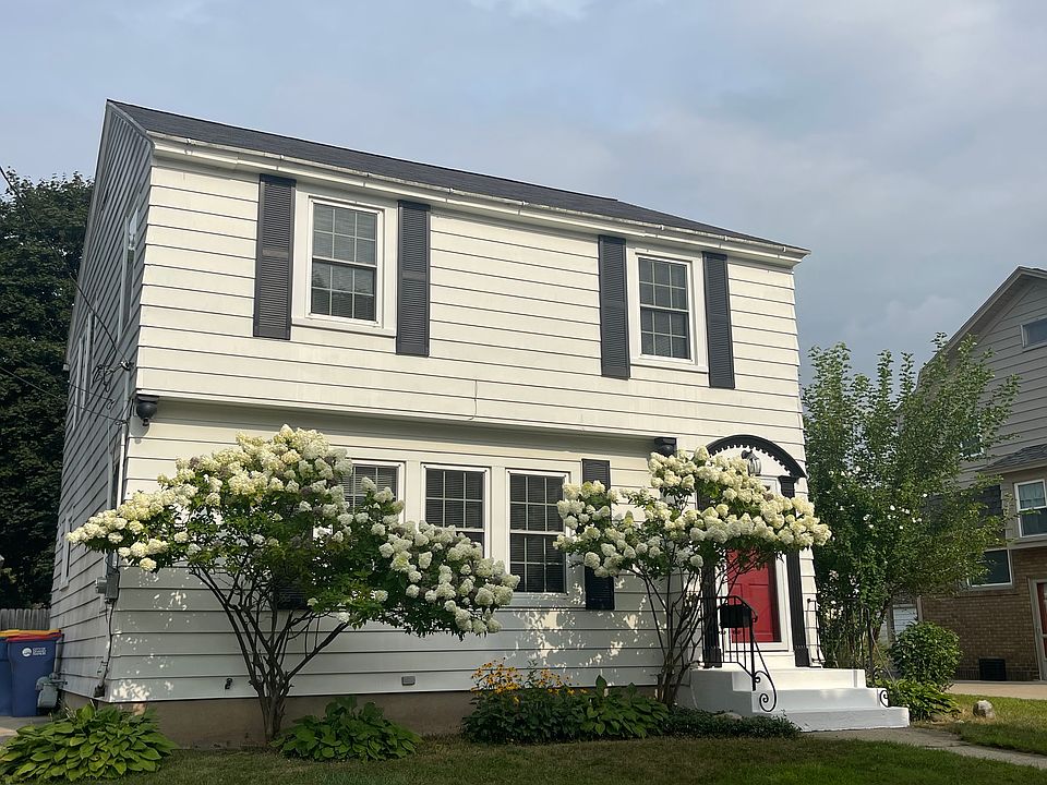 1st image of 750 Pine Ave NW