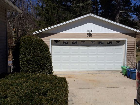 2nd image of 19 Andrewsville St