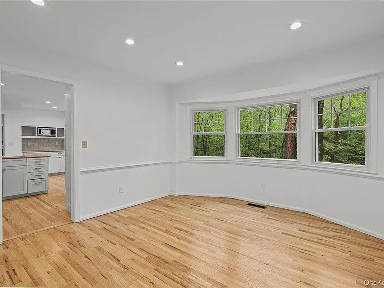 10 Silvermine Dr — Photo 18