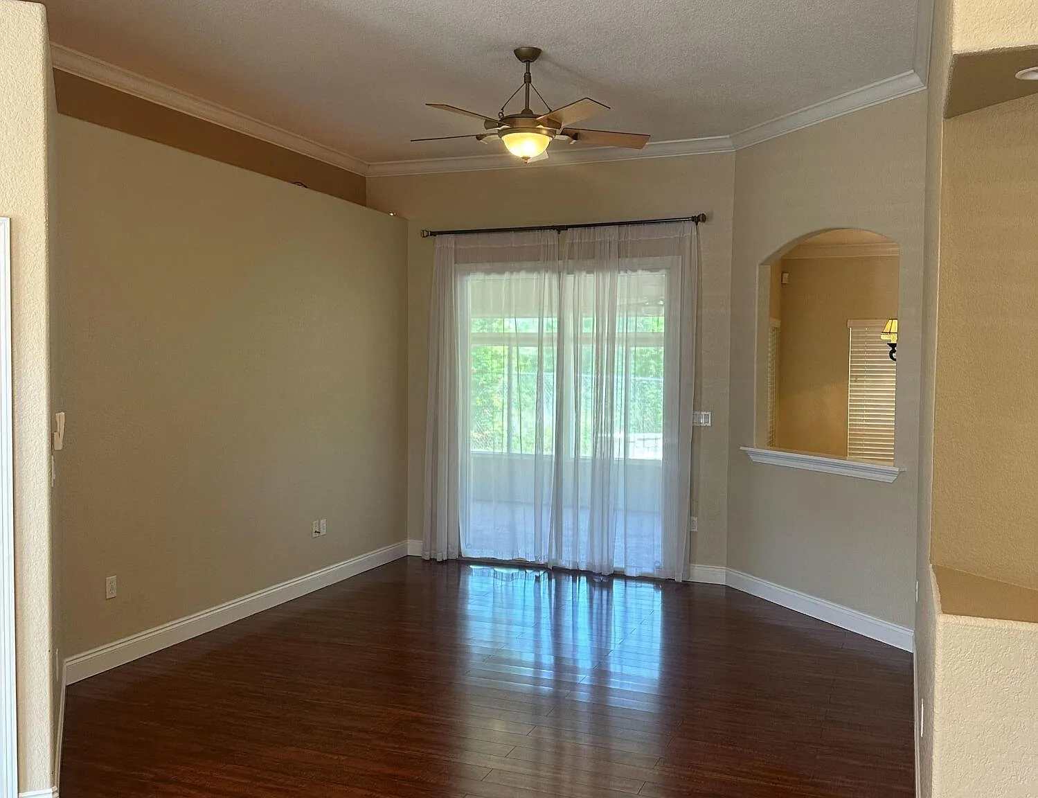 3 bed, 2.0 bath, 2502 sqft, $2,800 — Photo 4