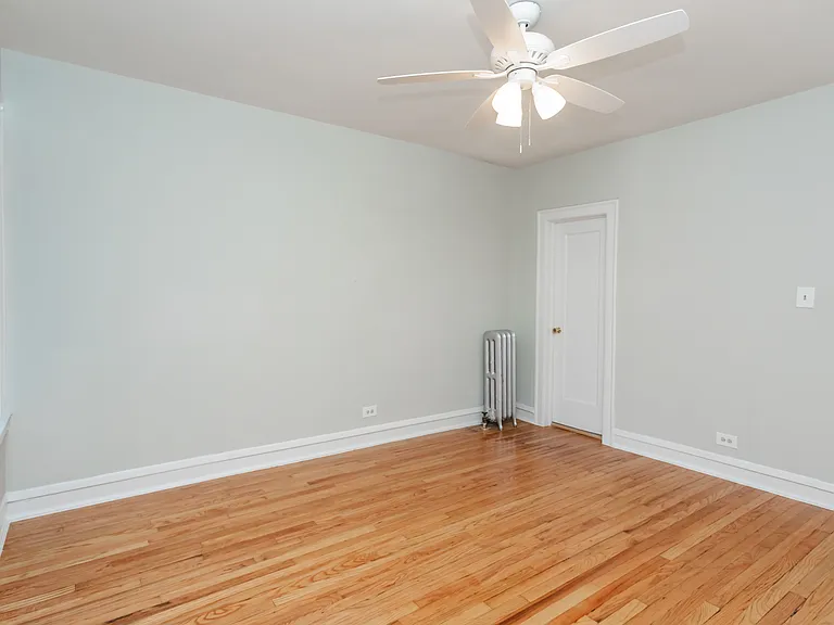 6901-17 S. Paxton/2211-17 E 69th St. — Photo 7