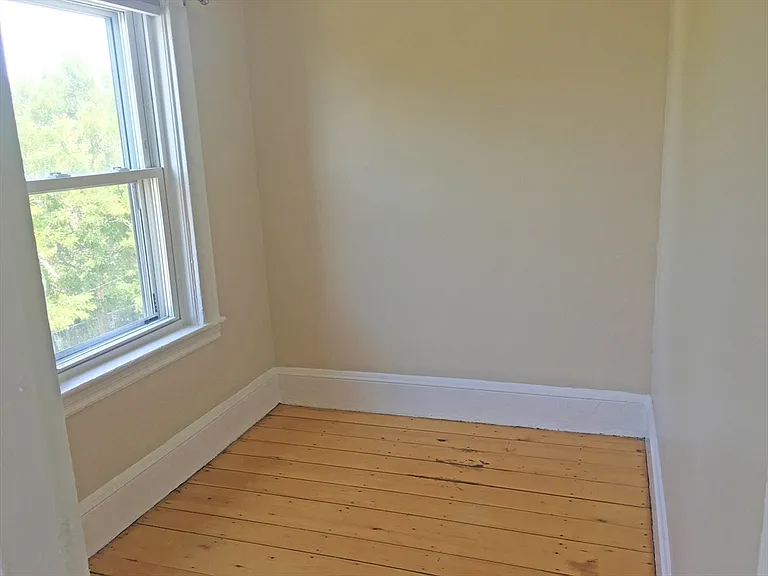 643 Saratoga St #3 — Photo 14