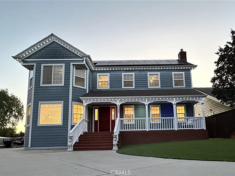 604 Village Ct — Photo 2